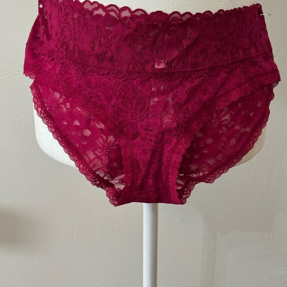 NWT Victoria's Secret Scalloped Lace High-Waist Briefs in Berry size medium